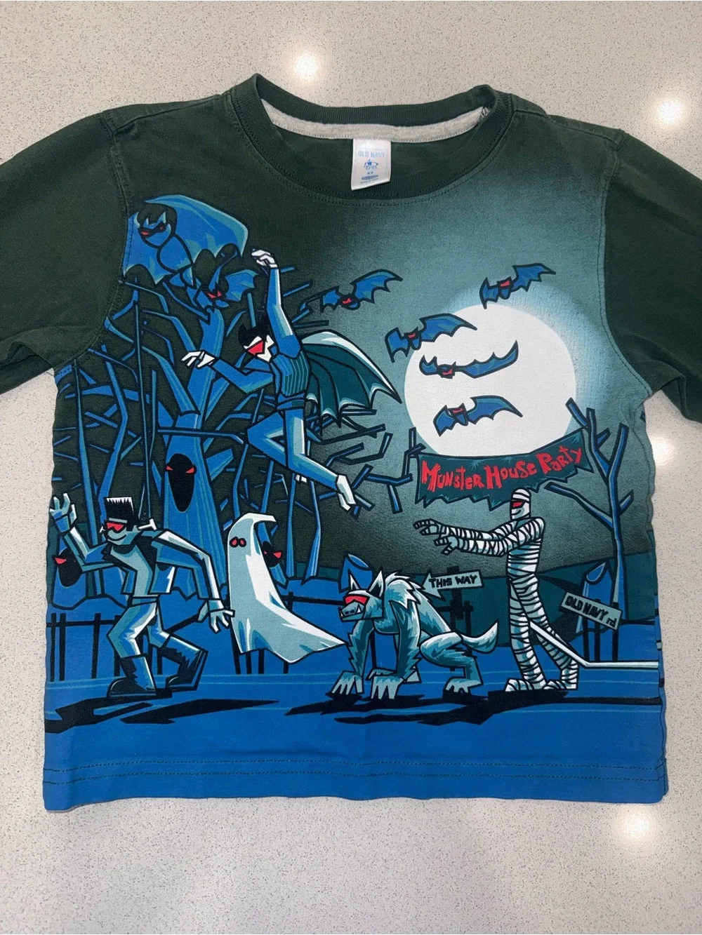 Vintage Y2K old navy 100% cotton Halloween Shirt 4t